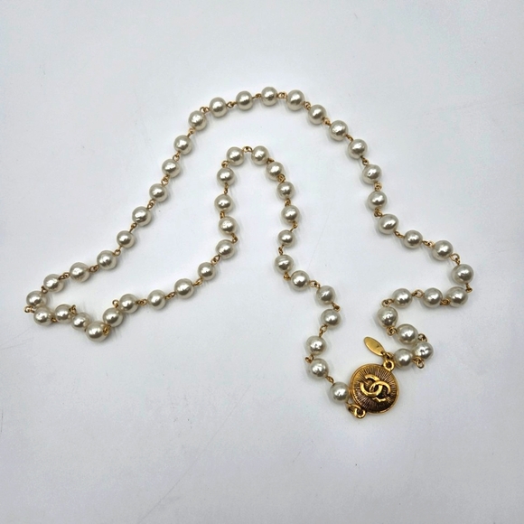 #56 - Authentic Chanel Necklace Coco Mark Circle Gold-Plated Fake Pearl Necklace - Picture 11 of 11